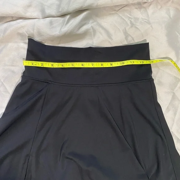 Black tennis skirt with slit activewear workout clothes, golf skirt - Picture 9 of 9